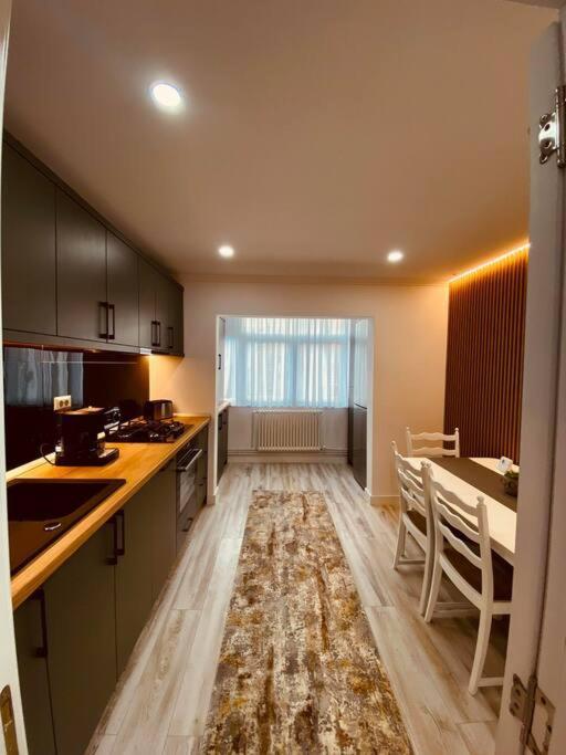 Apartament In Гура Хуморулуй Екстериор снимка